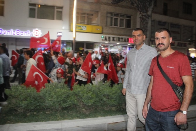 Hakkari'de Milli Birlik ve Demokrasi yürüyüşü 9