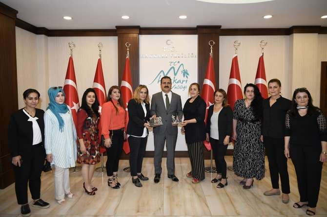 Kadın girişimcilerden Vali Akbıyık’a ziyaret 10