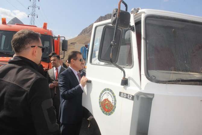 Vali Akbıyık, belediye birimlerini ziyaret etti 16