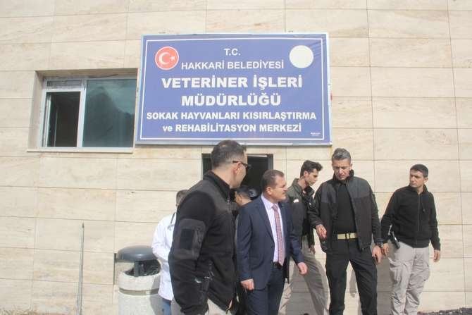 Vali Akbıyık, belediye birimlerini ziyaret etti 18