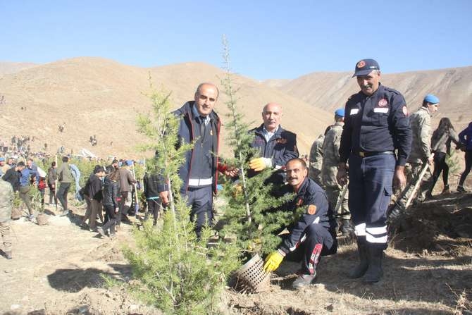 Halk, asker ve polis 50 fidan dikti 36