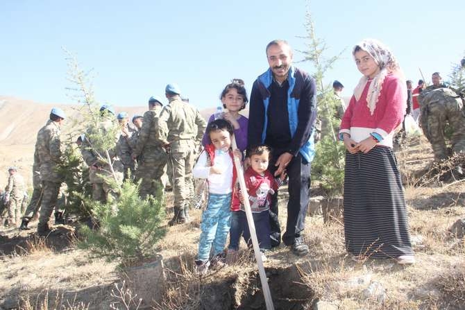 Halk, asker ve polis 50 fidan dikti 37