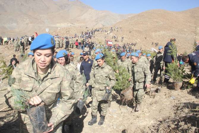 Halk, asker ve polis 50 fidan dikti 38