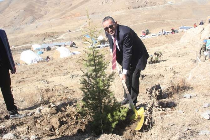 Halk, asker ve polis 50 fidan dikti 47