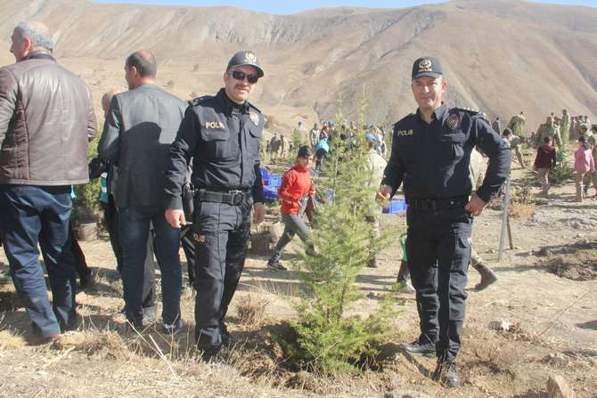 Halk, asker ve polis 50 fidan dikti 54