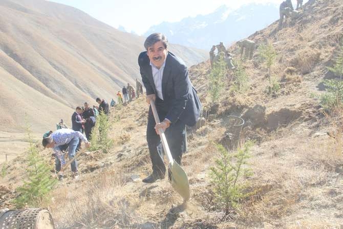 Halk, asker ve polis 50 fidan dikti 60