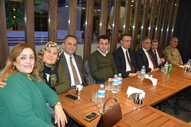 Vali Toprak, türkülerle Hakkari’den ayrıldı 10