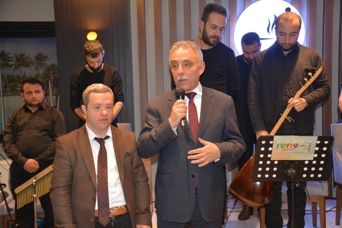 Vali Toprak, türkülerle Hakkari’den ayrıldı 11