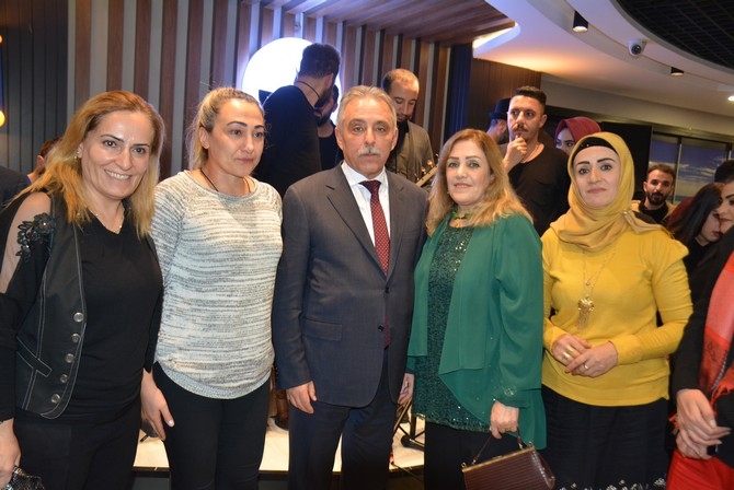 Vali Toprak, türkülerle Hakkari’den ayrıldı 15