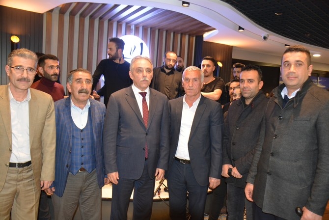 Vali Toprak, türkülerle Hakkari’den ayrıldı 18
