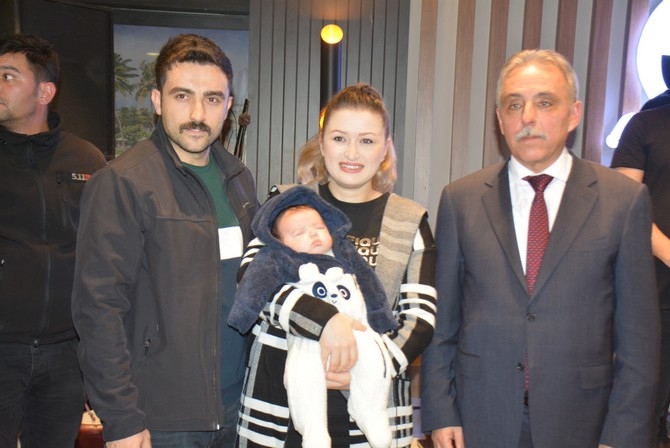 Vali Toprak, türkülerle Hakkari’den ayrıldı 21