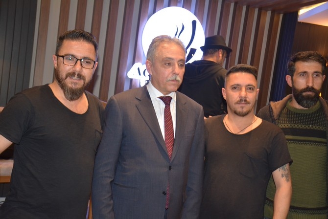 Vali Toprak, türkülerle Hakkari’den ayrıldı 24