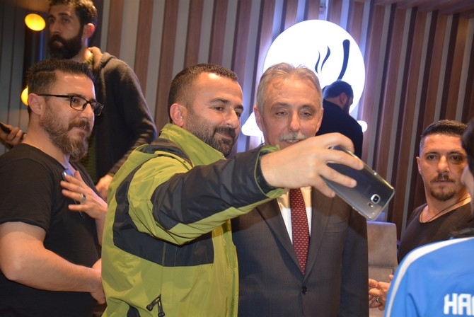 Vali Toprak, türkülerle Hakkari’den ayrıldı 25