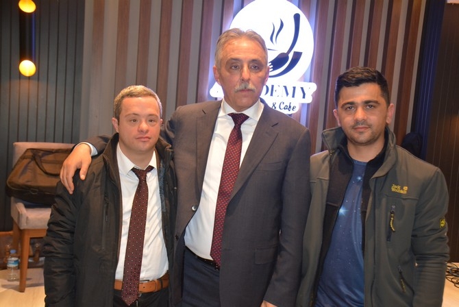 Vali Toprak, türkülerle Hakkari’den ayrıldı 29