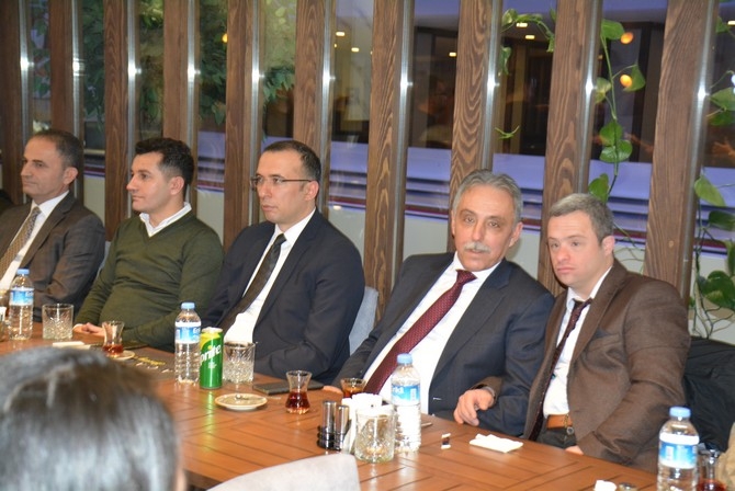 Vali Toprak, türkülerle Hakkari’den ayrıldı 3