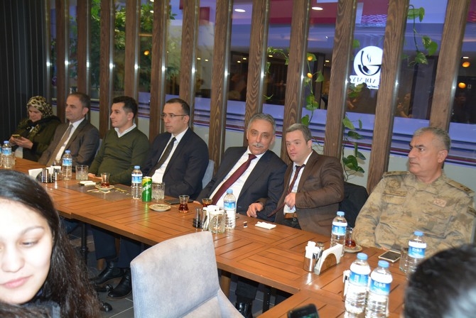 Vali Toprak, türkülerle Hakkari’den ayrıldı 4