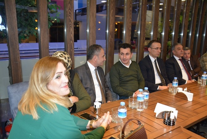Vali Toprak, türkülerle Hakkari’den ayrıldı 9