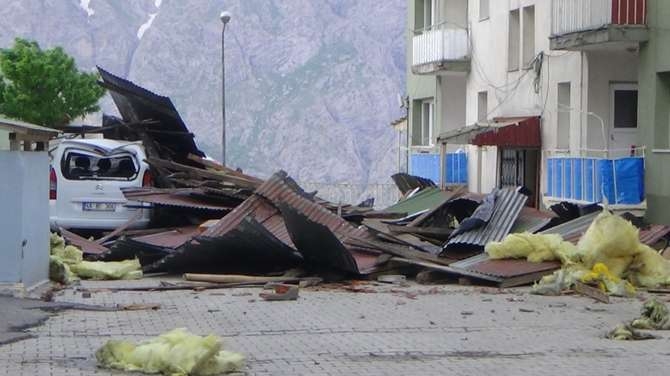 Hakkari'de fırtına dehşeti yaşandı 12