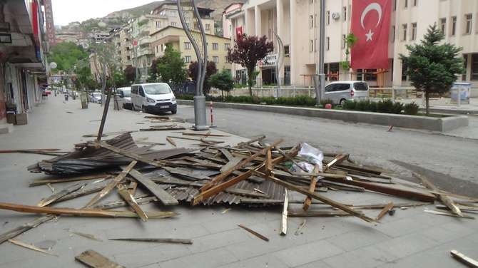Hakkari'de fırtına dehşeti yaşandı 13
