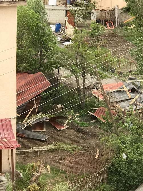 Hakkari'de fırtına dehşeti yaşandı 15