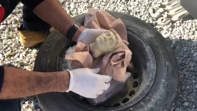 Paha biçilemez eserler süpürge kutusundan çıktı 1