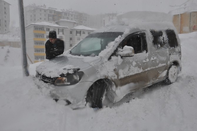 Yüksekova kara gömüldü 10