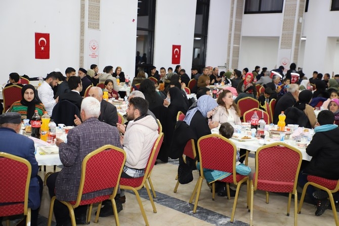 Şehit ve Gazi ailelerine iftar yemeği 12