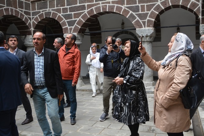 İranlı turistler Hakkari'de 25