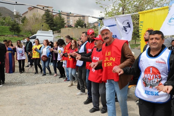 Hakkari'de halaylı 1 mayıs kutlaması 13