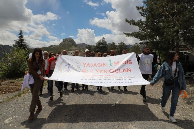 Hakkari'de halaylı 1 mayıs kutlaması 5