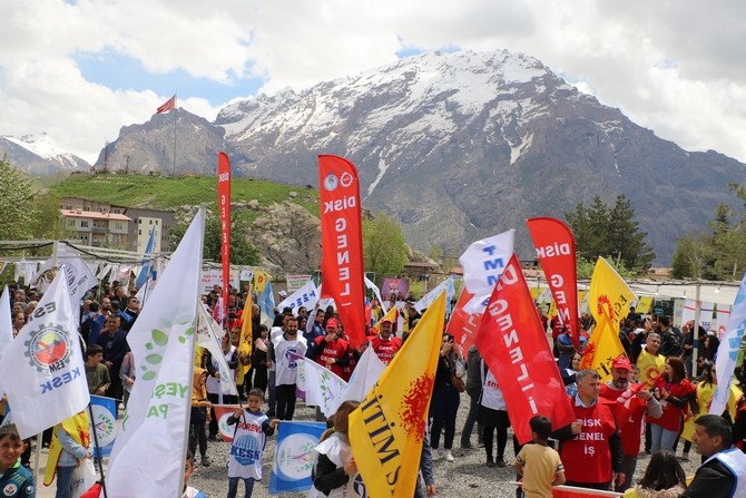 Hakkari'de halaylı 1 mayıs kutlaması 6