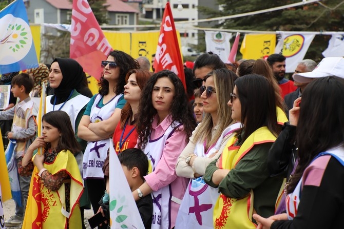 Hakkari'de halaylı 1 mayıs kutlaması 8