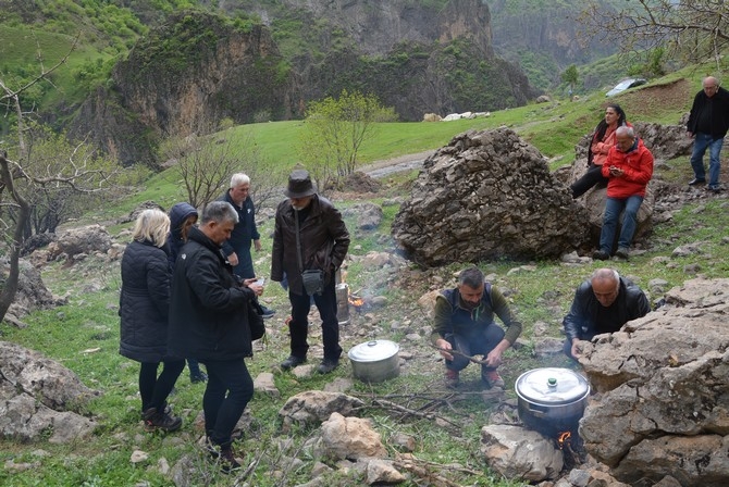 Turistler Ters lale bahçesine hayran kaldı 31