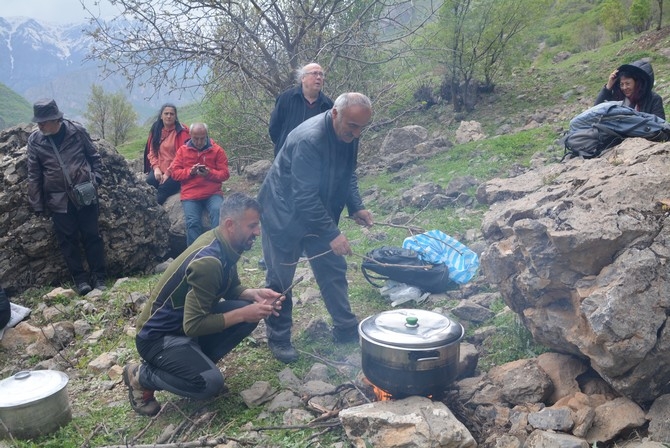 Turistler Ters lale bahçesine hayran kaldı 32