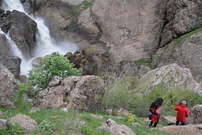 Turistler Ters lale bahçesine hayran kaldı 33