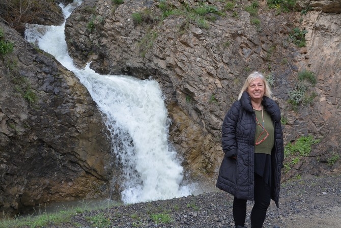 Turistler Ters lale bahçesine hayran kaldı 35