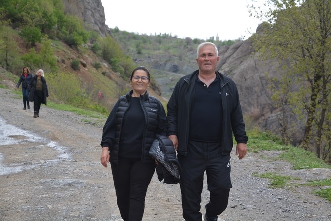 Turistler Ters lale bahçesine hayran kaldı 39