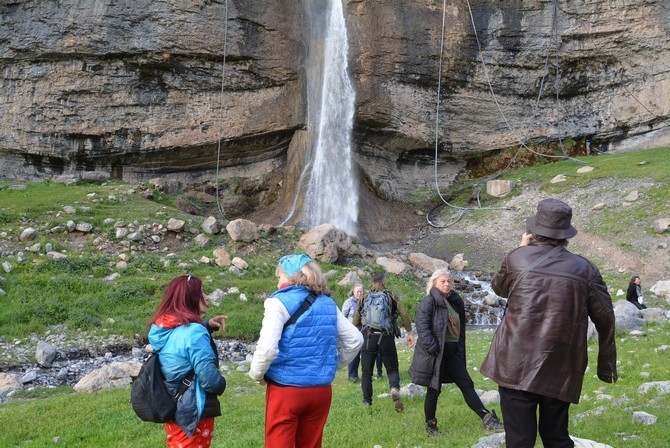 Turistler Ters lale bahçesine hayran kaldı 40