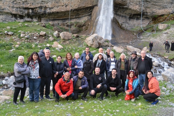 Turistler Ters lale bahçesine hayran kaldı 43