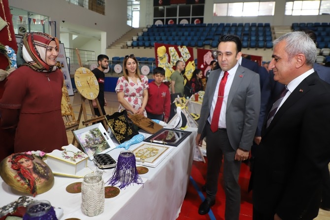 Halk eğitim merkezi sergisine yoğun ilgi 28