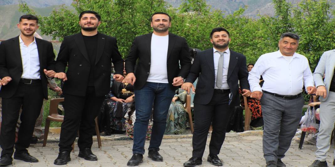 Tatlı Ailesinin Mutlu Günü 25