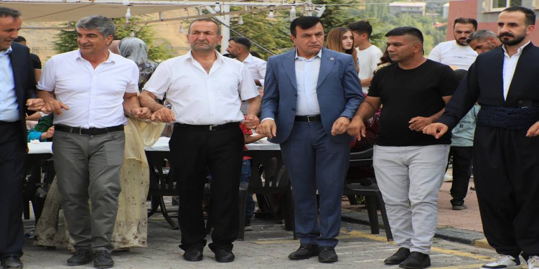 Çiftçi Ailesinin Mutlu Günü 30