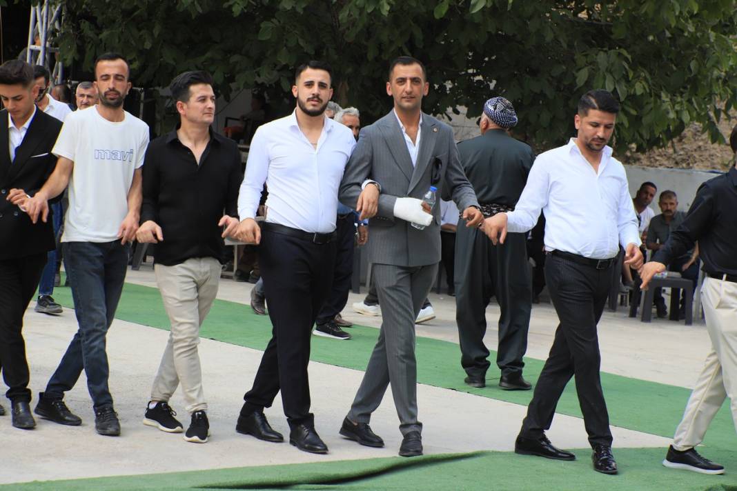Akar Ailesinin Görkemli Düğünü 45