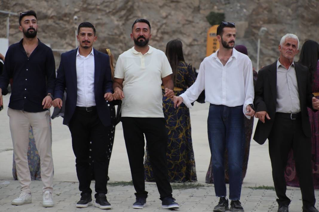 Akar Ailesinin Görkemli Düğünü 90