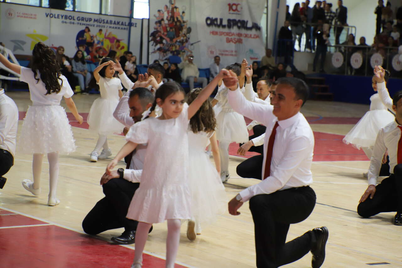 Hakkâri’de 23 Nisan coşkusu Zirve Yaptı 25