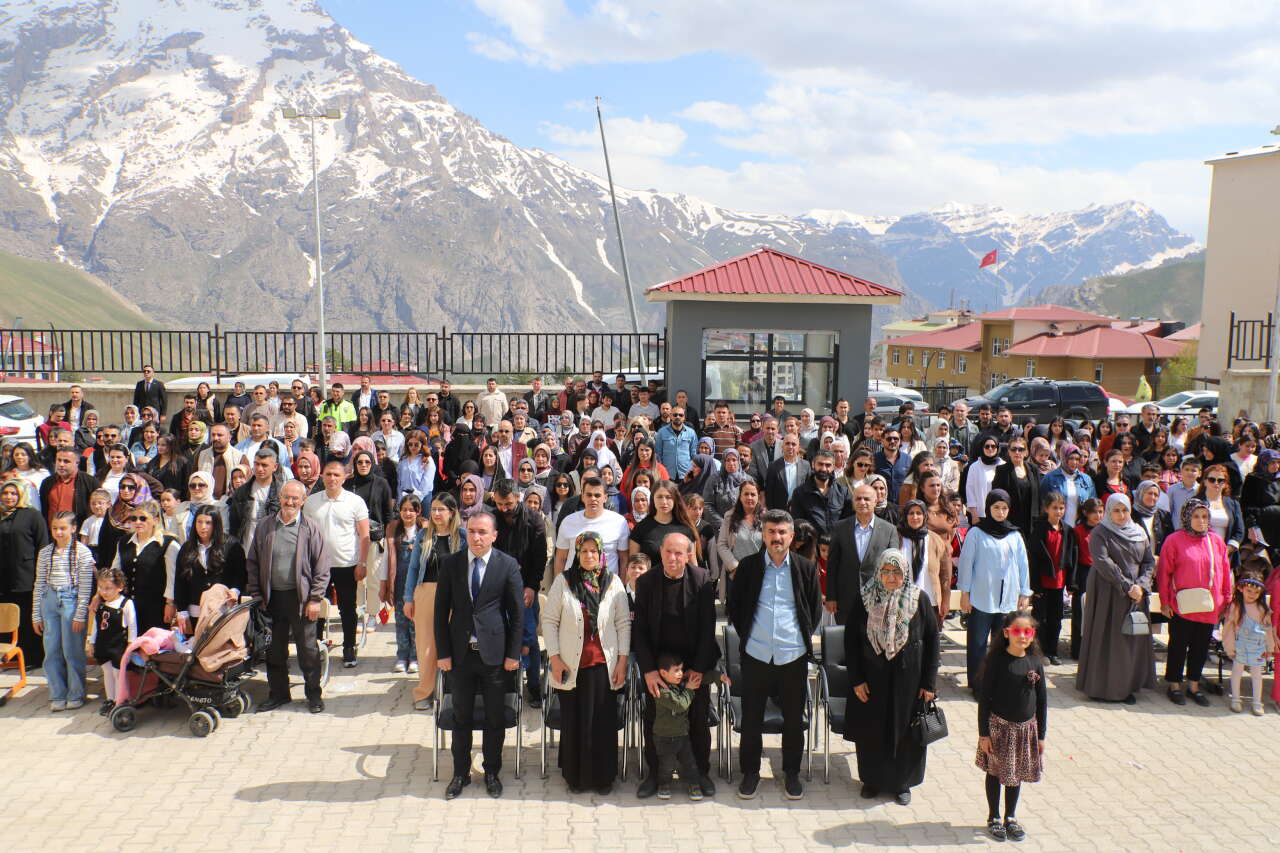 Vali İdris Akbıyık İlkokulu 23 Nisan etkinliği (Foto/Galeri) 20