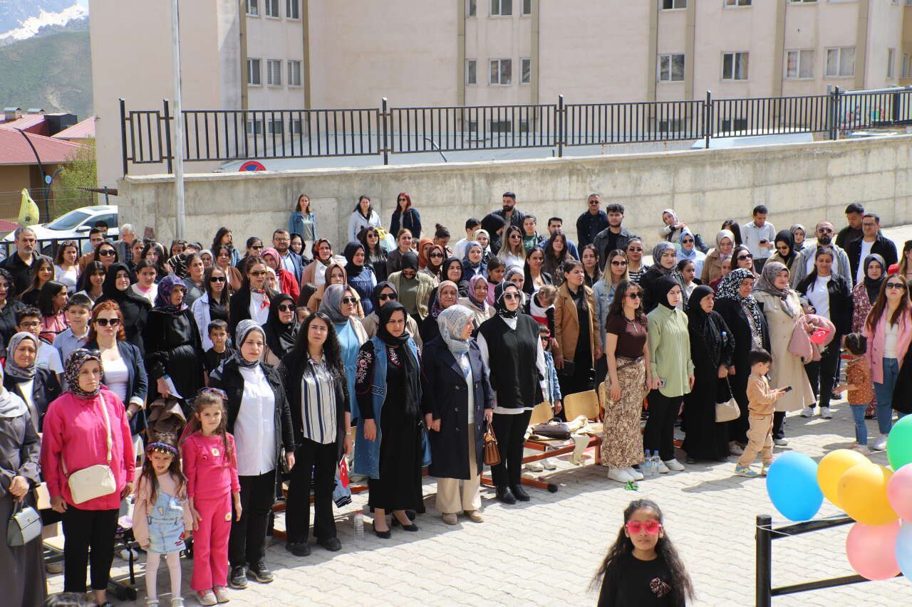 Vali İdris Akbıyık İlkokulu 23 Nisan etkinliği (Foto/Galeri) 21