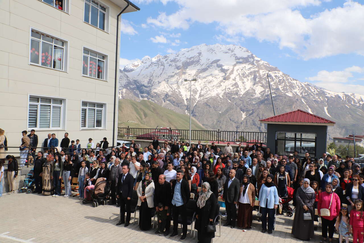 Vali İdris Akbıyık İlkokulu 23 Nisan etkinliği (Foto/Galeri) 19