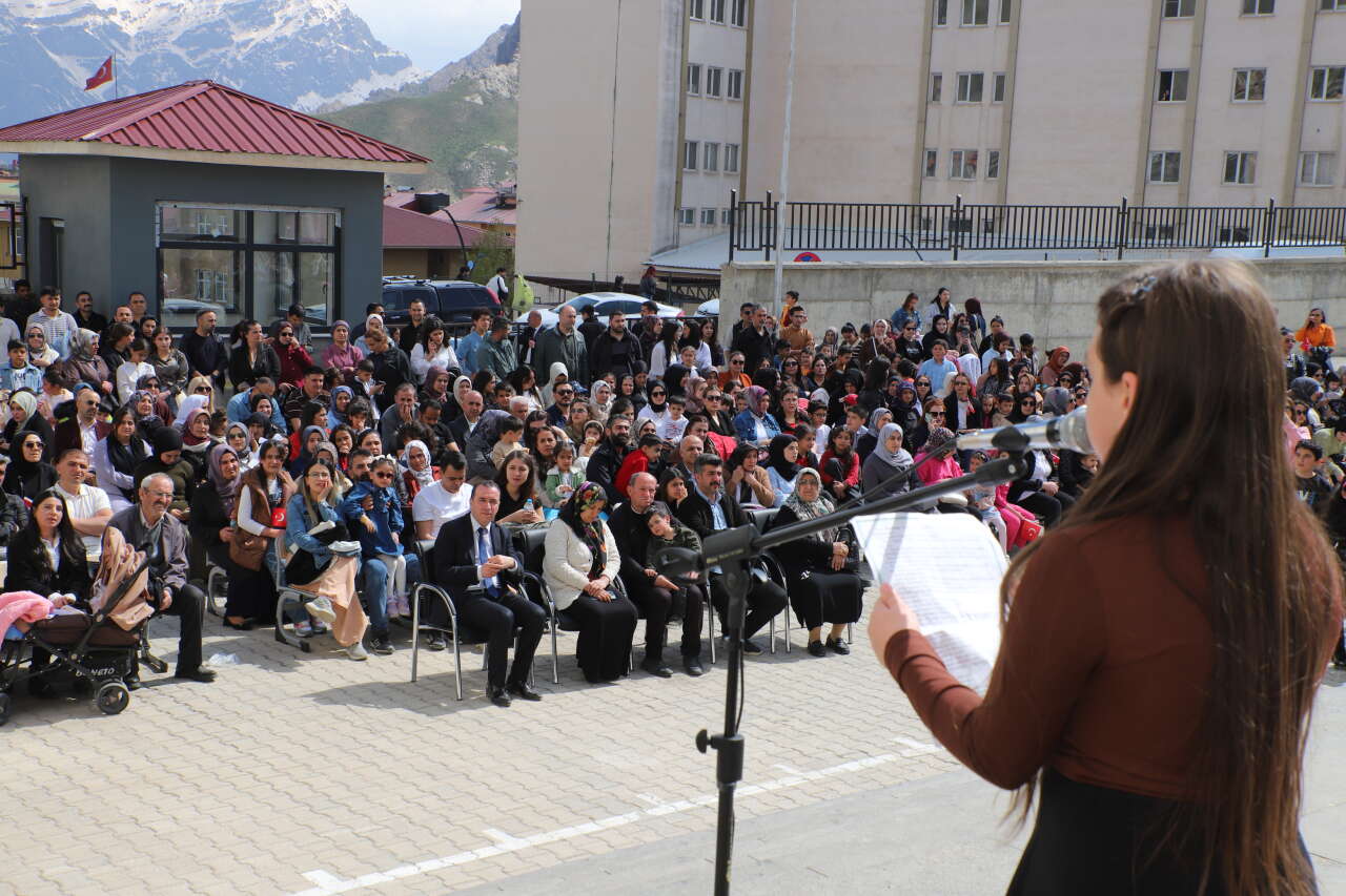 Vali İdris Akbıyık İlkokulu 23 Nisan etkinliği (Foto/Galeri) 18