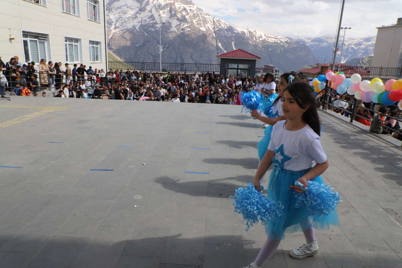 Vali İdris Akbıyık İlkokulu 23 Nisan etkinliği (Foto/Galeri) 12